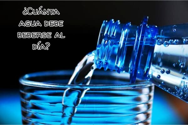 ¿Cuánta agua debe beberse al día?